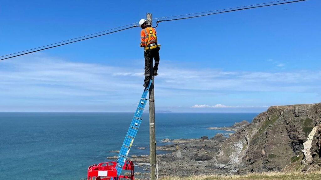 Airband’s full fibre broadband delivery for CDS scaled back